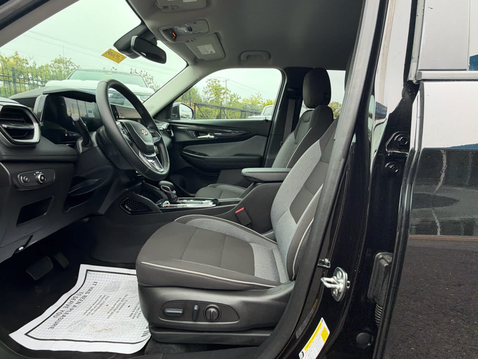 Used 2025 Mosaic Black Metallic Chevrolet LT image 11