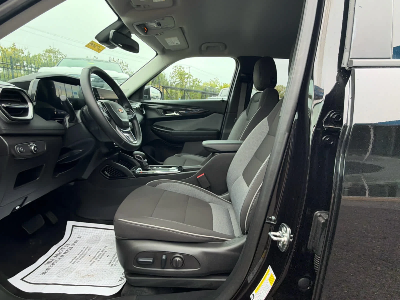Used 2025 Mosaic Black Metallic Chevrolet LT image 11