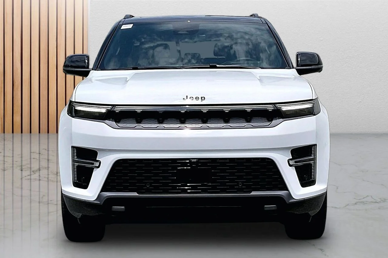 New 2026 Bright White Clear-Coat Exterior Paint Jeep Summit Obsidian image 3