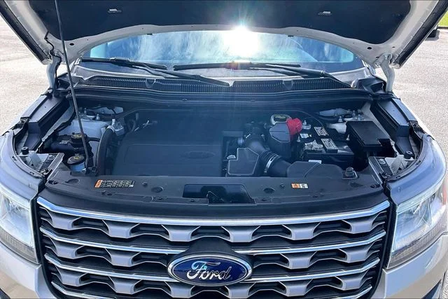 Used 2017 Gold Ford XLT image 29