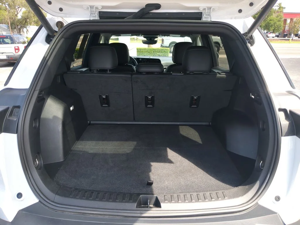 Used 2025 White Chevrolet LT image 9
