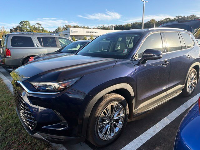 Used 2025  Toyota Platinum image 18