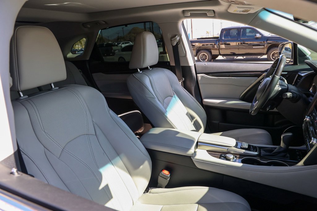 Used 2017 White Lexus 450h image 22