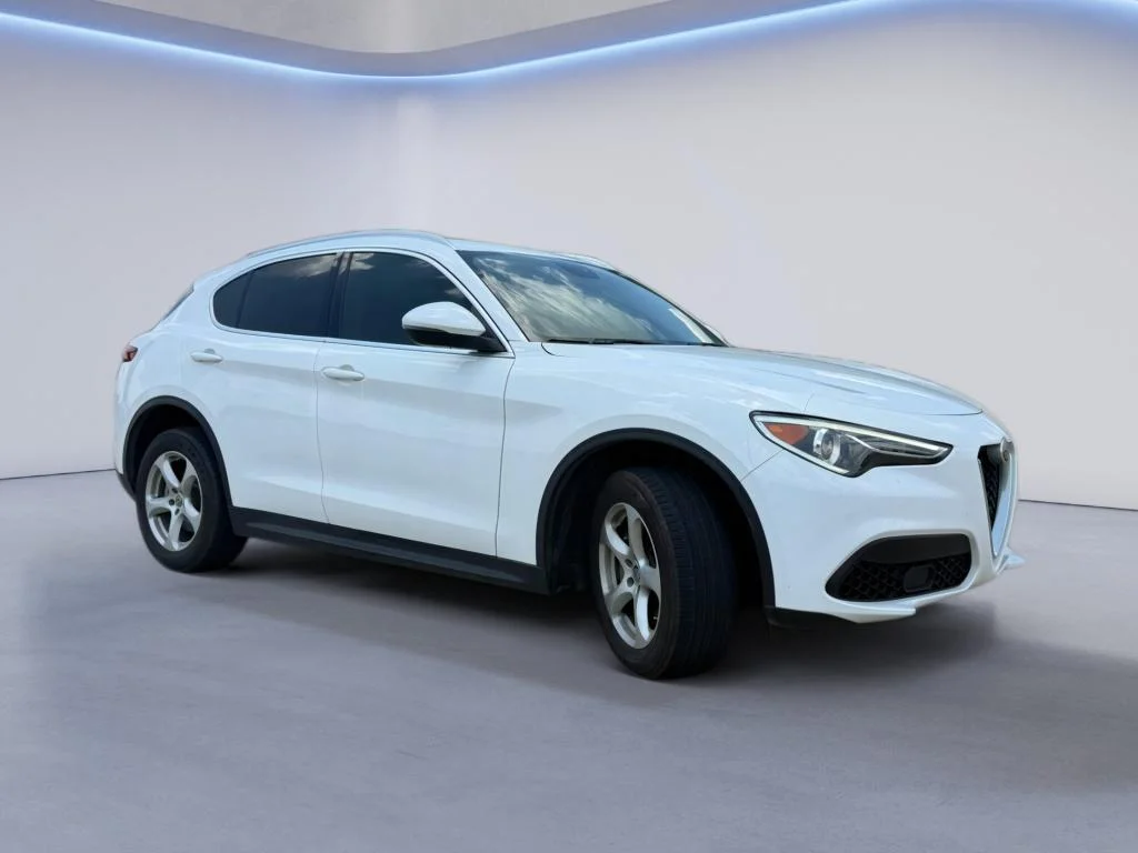 Used 2018 Alfa White Alfa Romeo Base image 8