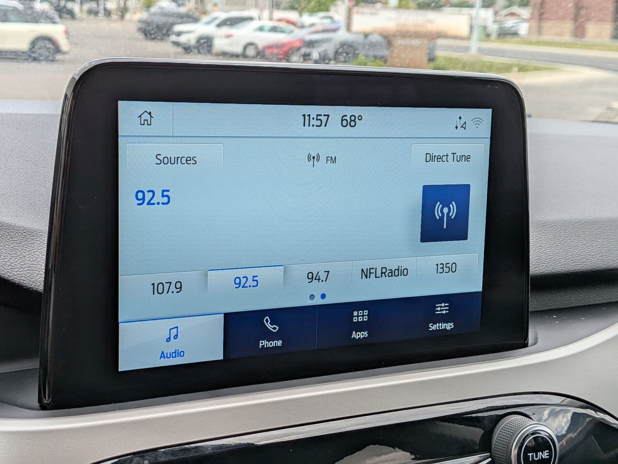 Used 2022 Oxford White Ford SE image 19