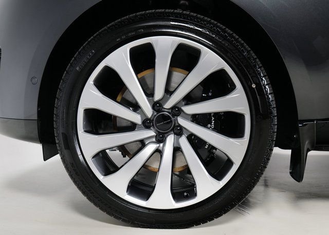 New 2026 Carpathian Grey Land Rover SE image 9