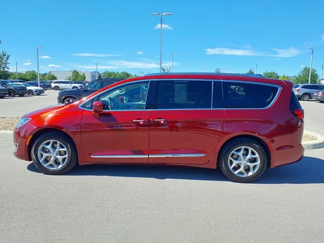 Used 2019 Velvet Chrysler Touring L Plus image 9
