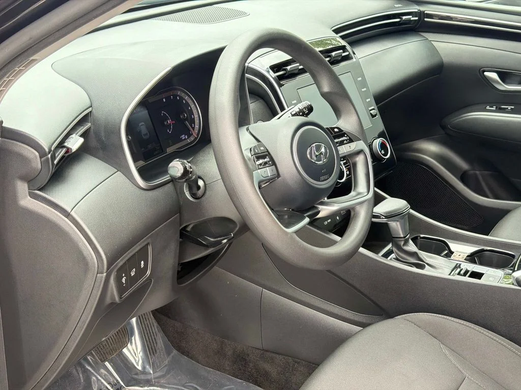 Used 2023 Black Hyundai SEL image 16