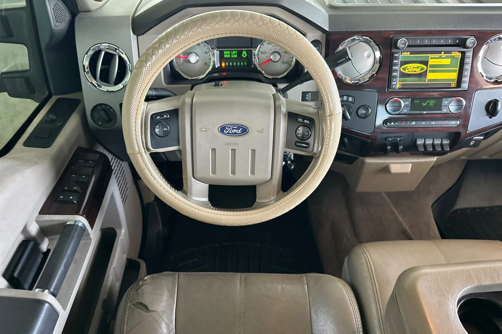 Used 2010 White Ford  image 14
