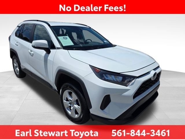 Used 2021 White Toyota LE image 3