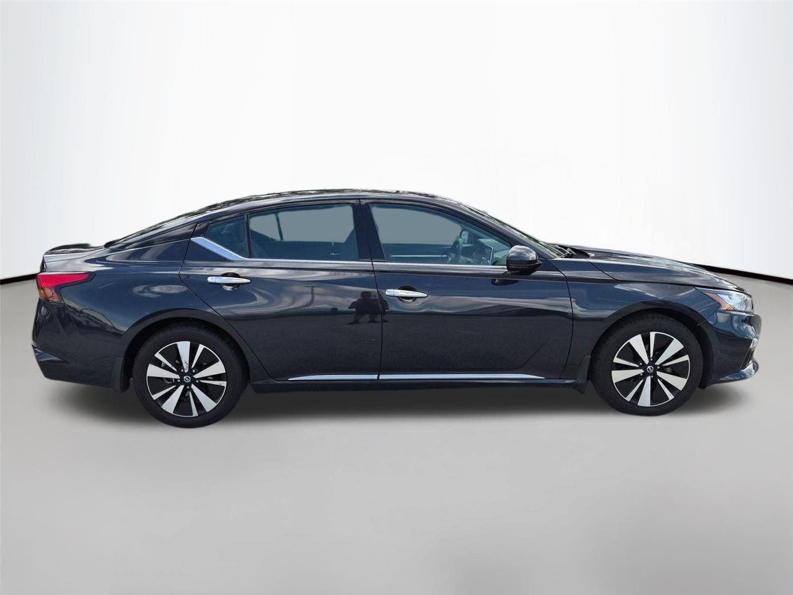 Used 2019 SUPER BLACK NISSAN SV image 4
