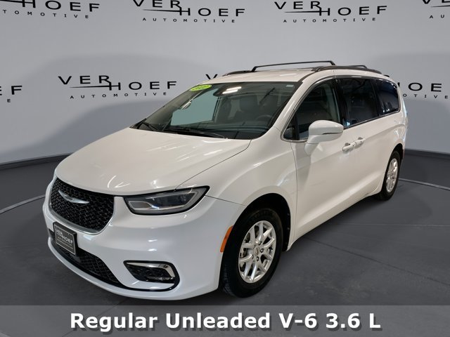 2022 Chrysler Pacifica Touring L's photo