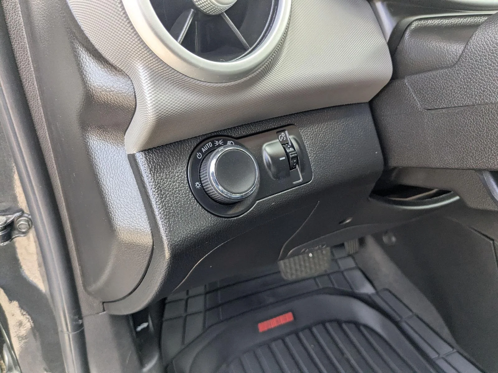 2020 Chevrolet Sonic Premier - Photo 20