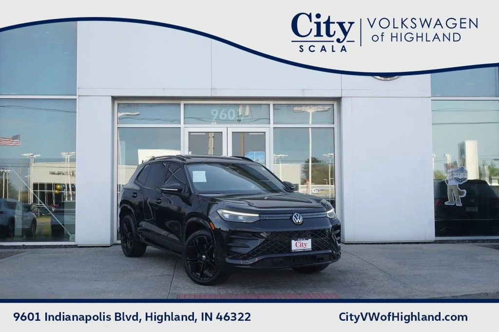 2025 Volkswagen Tiguan 2.0T SE R-Line Black 4Motion's photo