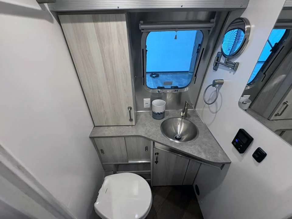New 2027 SILVER AIRSTREAM  image 39