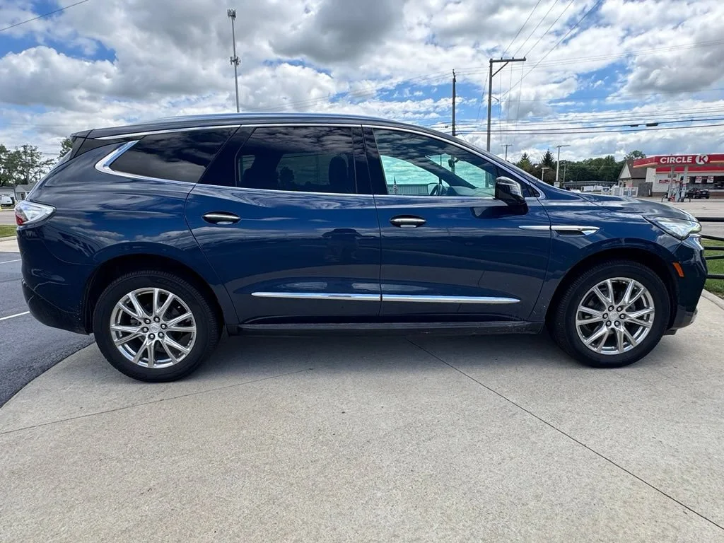 Used 2022 Emperor Blue Metallic Buick Premium image 8