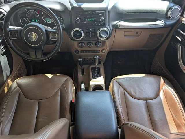 Used 2014 Crystal Metallic Jeep Unlimited Sahara image 12