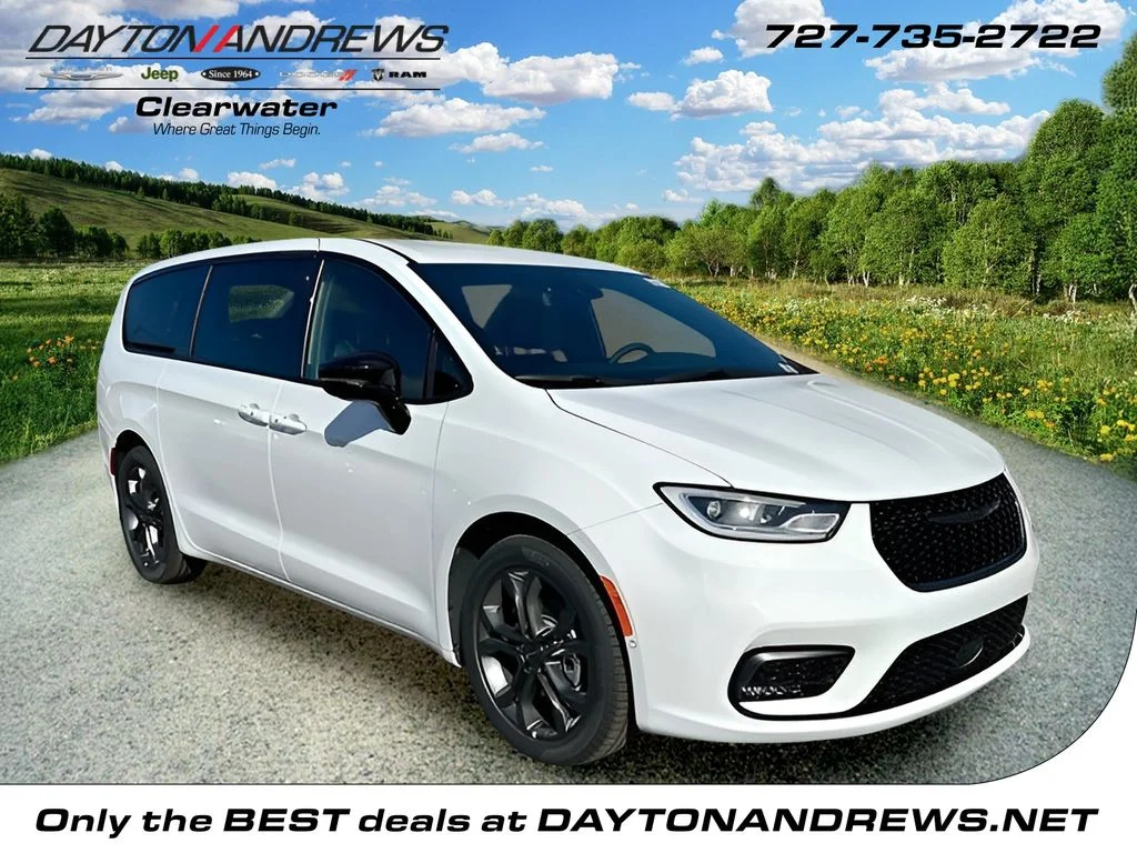 2026 Chrysler Pacifica Select's photo