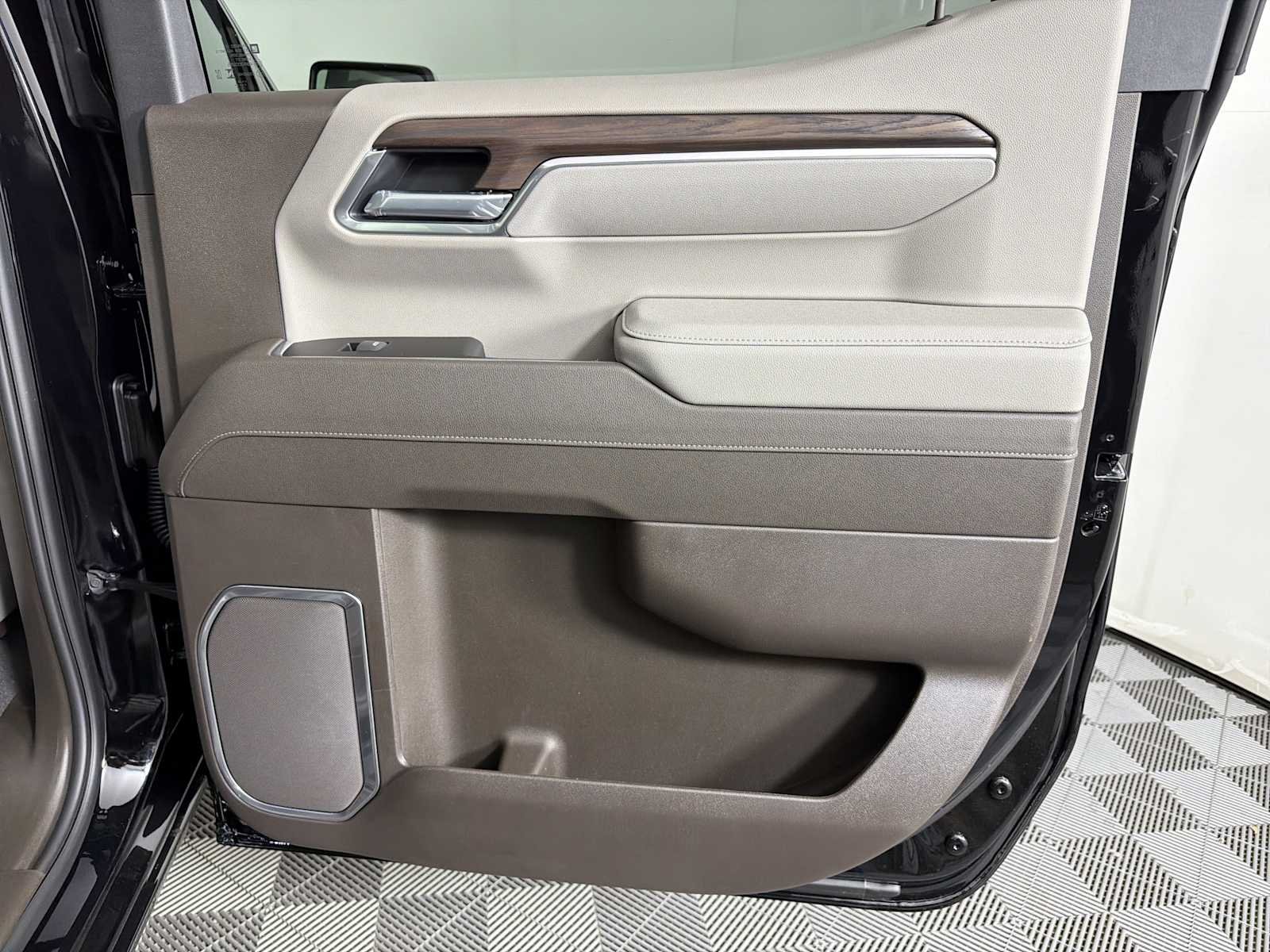 New 2026 Onyx Black GMC SLT image 14