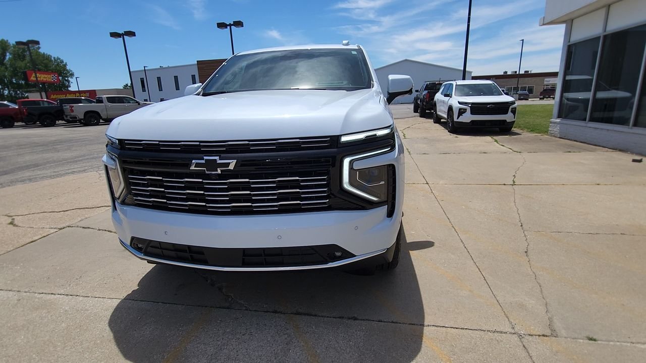 New 2026 Polar White Tricoat Chevrolet High Country image 3