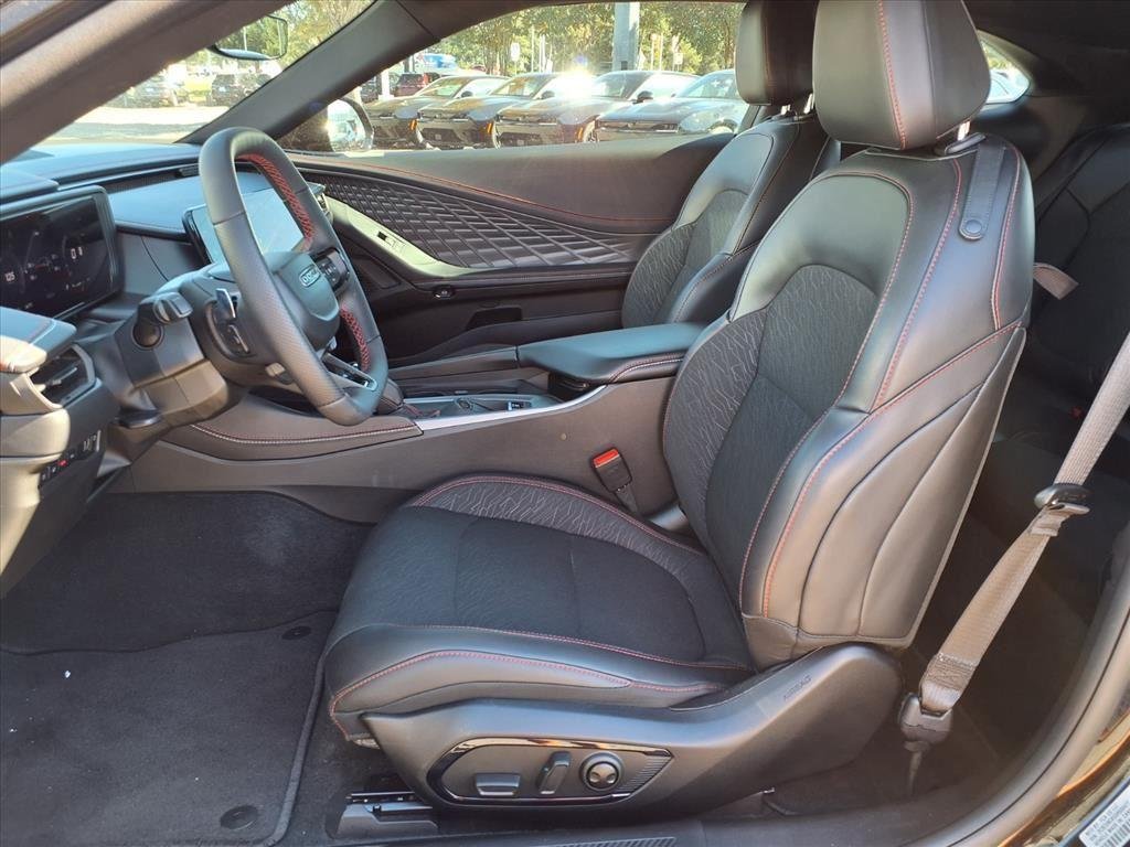 Used 2025 Diamond Black Crystal Pearlcoat Dodge R/T image 3
