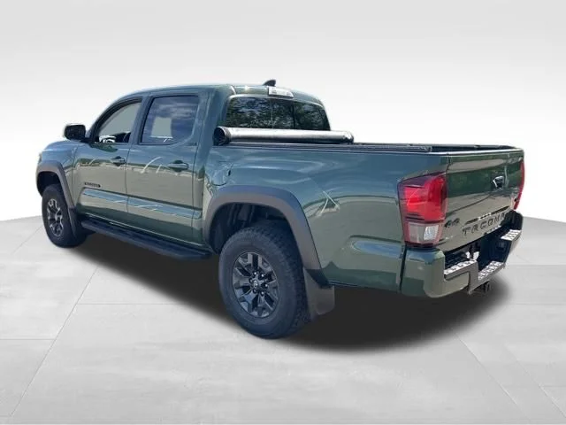 Certified Used 2021 Green Toyota SR5 image 4