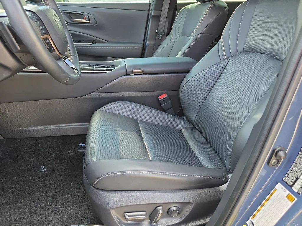 Used 2025 White Toyota XLE image 17