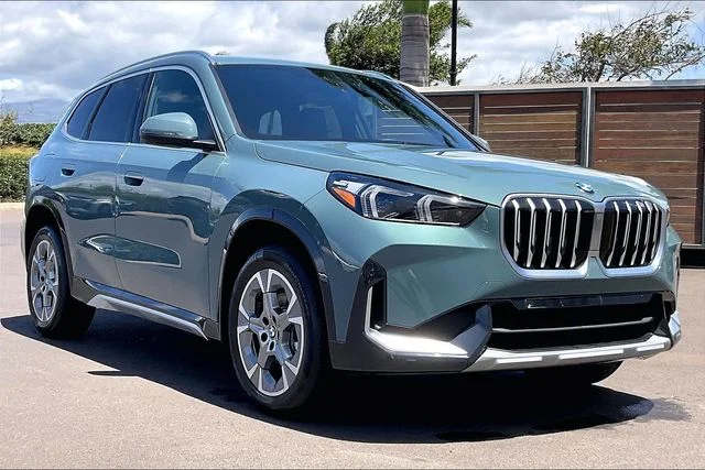 New 2026 Cape York Green Metallic BMW xDrive28i image 2