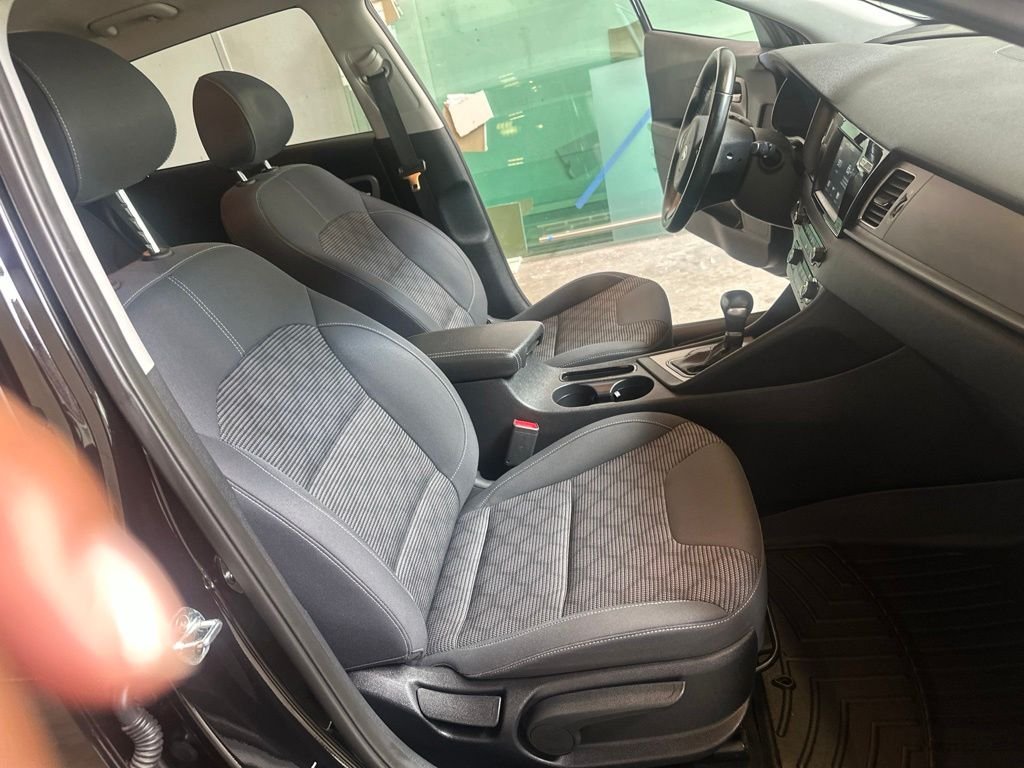 Used 2019 Black Kia LX image 33