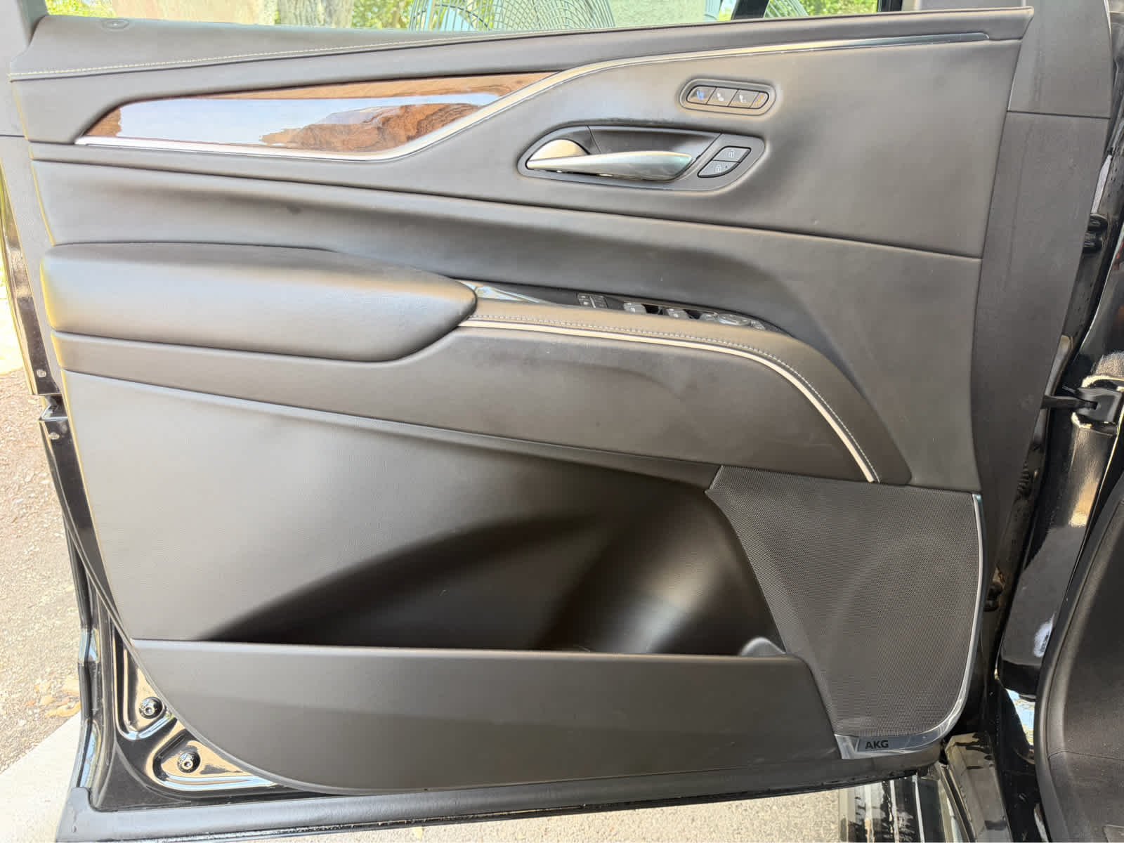 Used 2022 Black Raven Cadillac Sport Platinum image 23