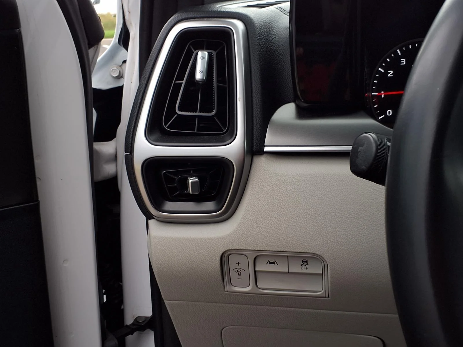 Used 2021 Glacial White Pearl Kia S image 13
