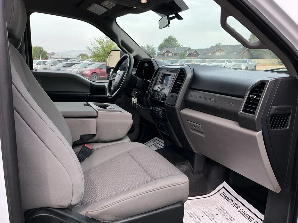 Used 2020 White Ford XL image 31