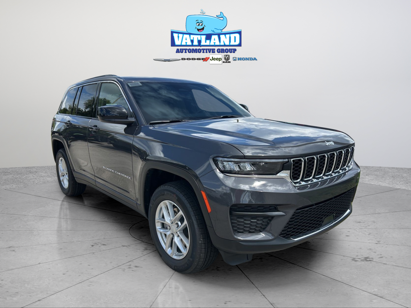 New 2026 Baltic Gray Metallic Clear-Coat Exterior Paint Jeep Laredo image 21