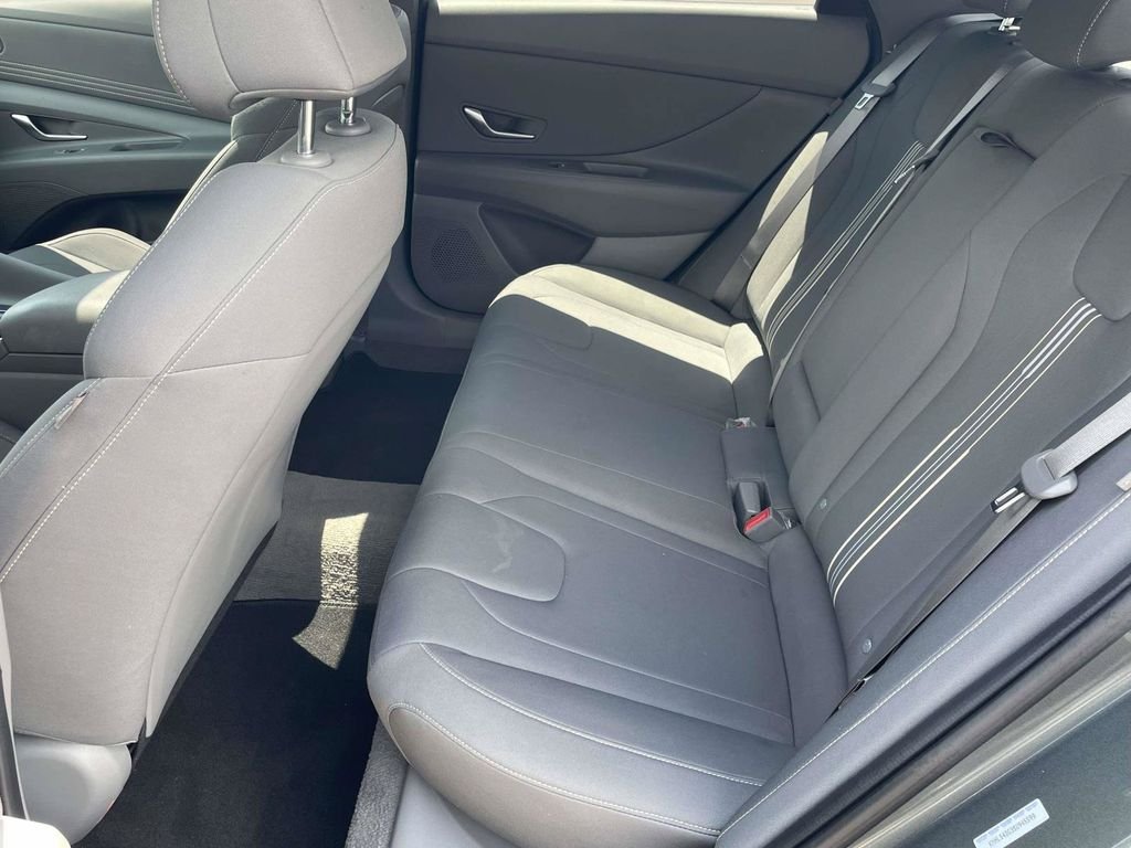 Used 2025 Gray Hyundai SEL Convenience image 9