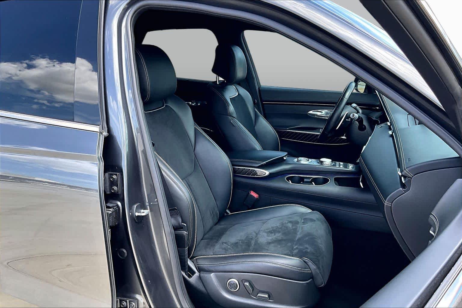 Used 2022 Himalayan Gray Genesis 3.5T Sport image 9