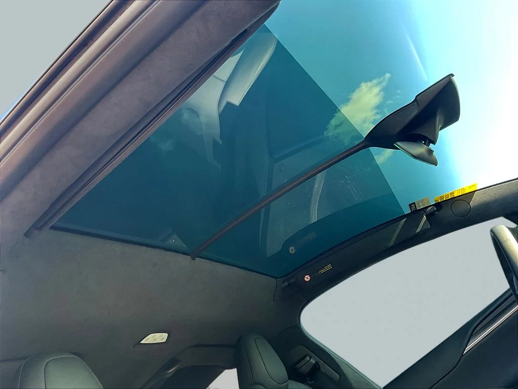 Used 2022  Tesla Plaid image 28