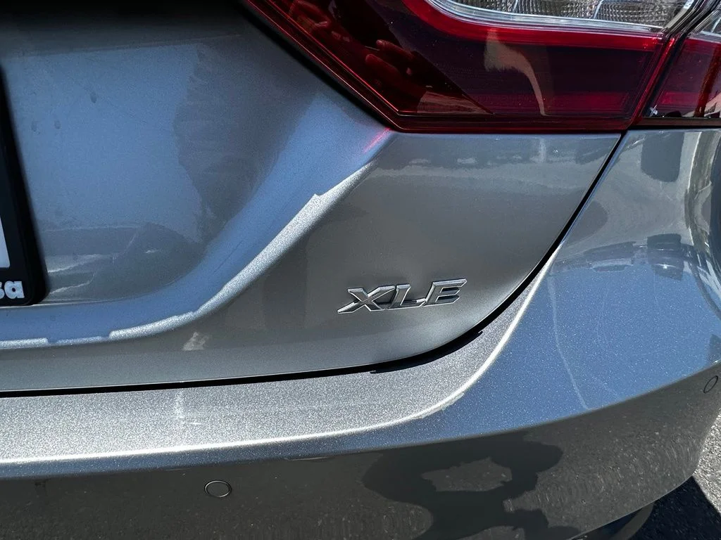 Used 2019 Silver Toyota XLE image 8