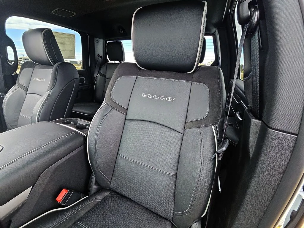 2026 RAM 3500 Laramie - Photo 32
