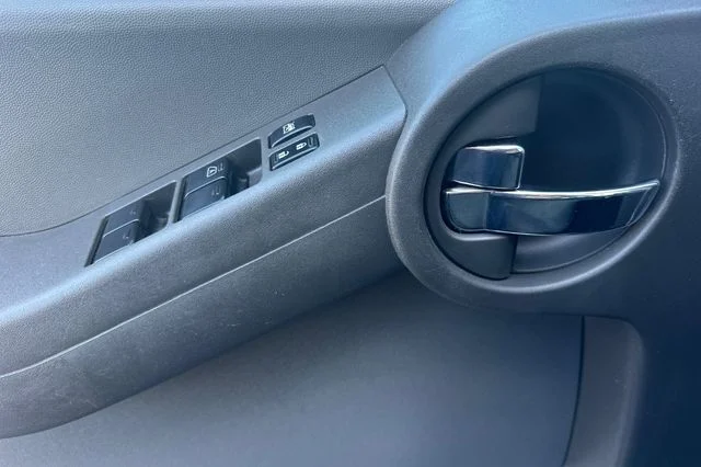 Used 2007 Avalanche Nissan S image 13