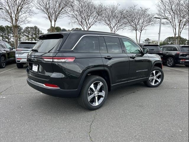 Used 2024 Rocky Mountain Pearlcoat Jeep  image 19