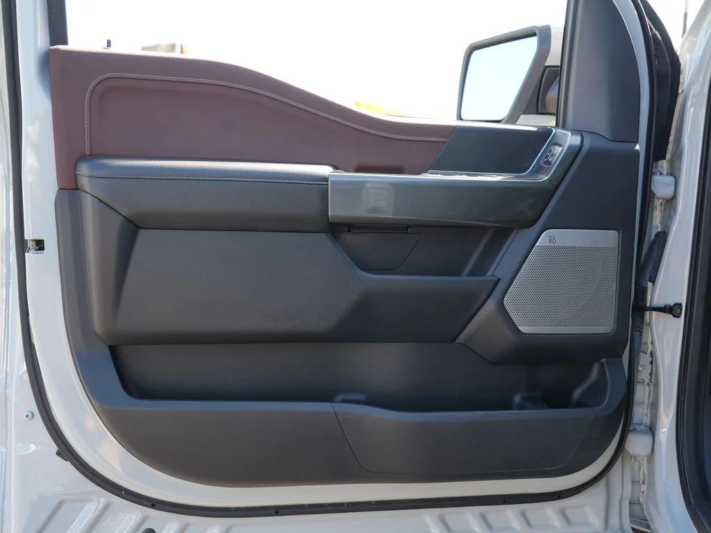 Used 2023  Ford Lariat image 14