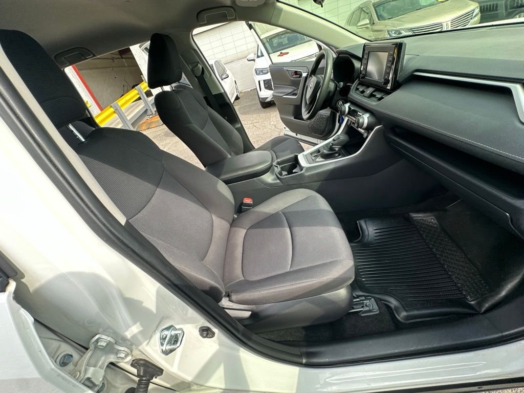 Used 2019 White Toyota LE image 33