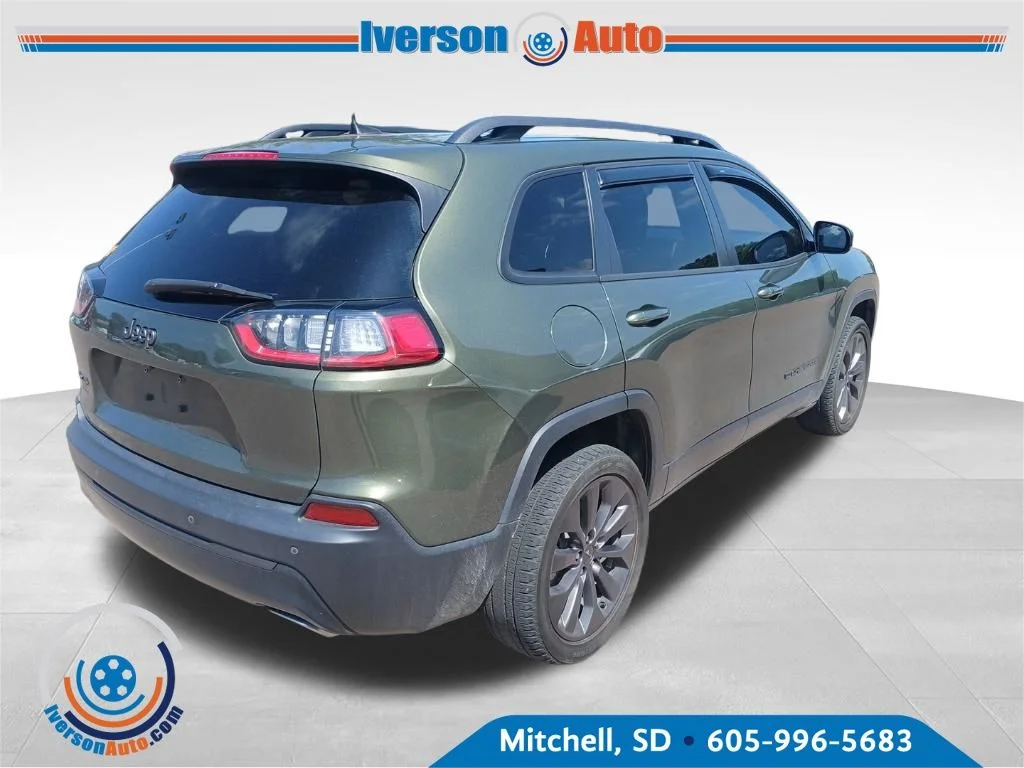 Used 2021 Green Jeep Latitude Lux image 5