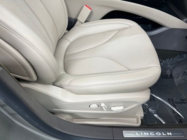 Used 2023 Beige Lincoln Reserve image 26