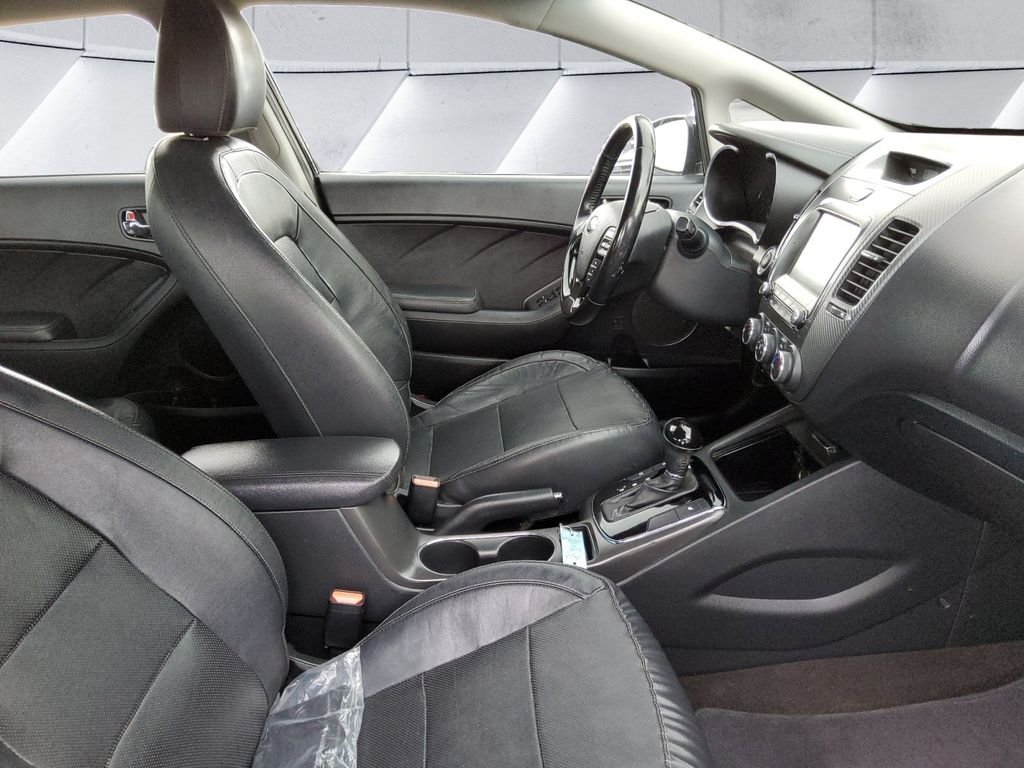 Used 2017 Black Kia EX image 13