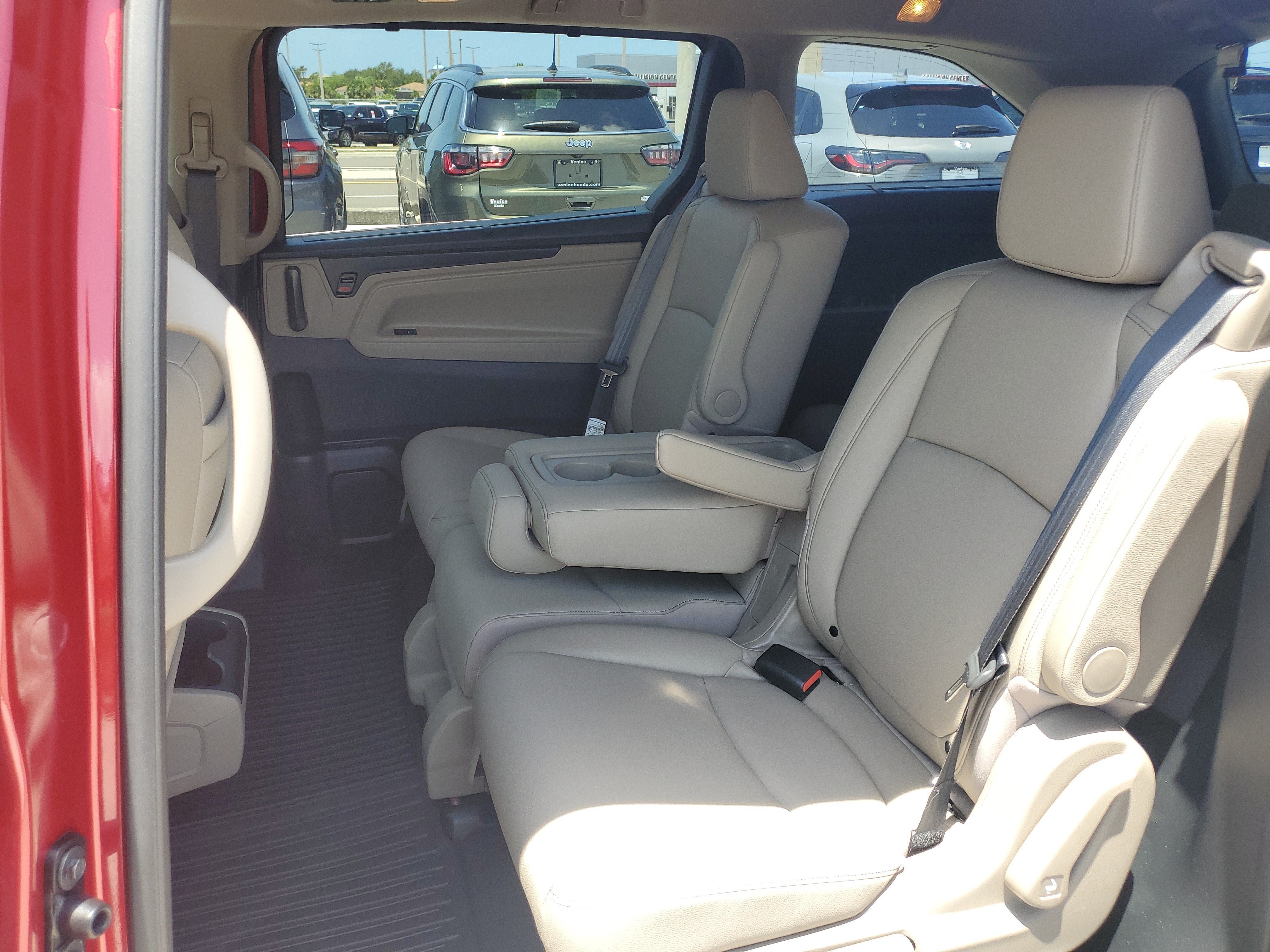 Used 2023  Honda Touring image 13