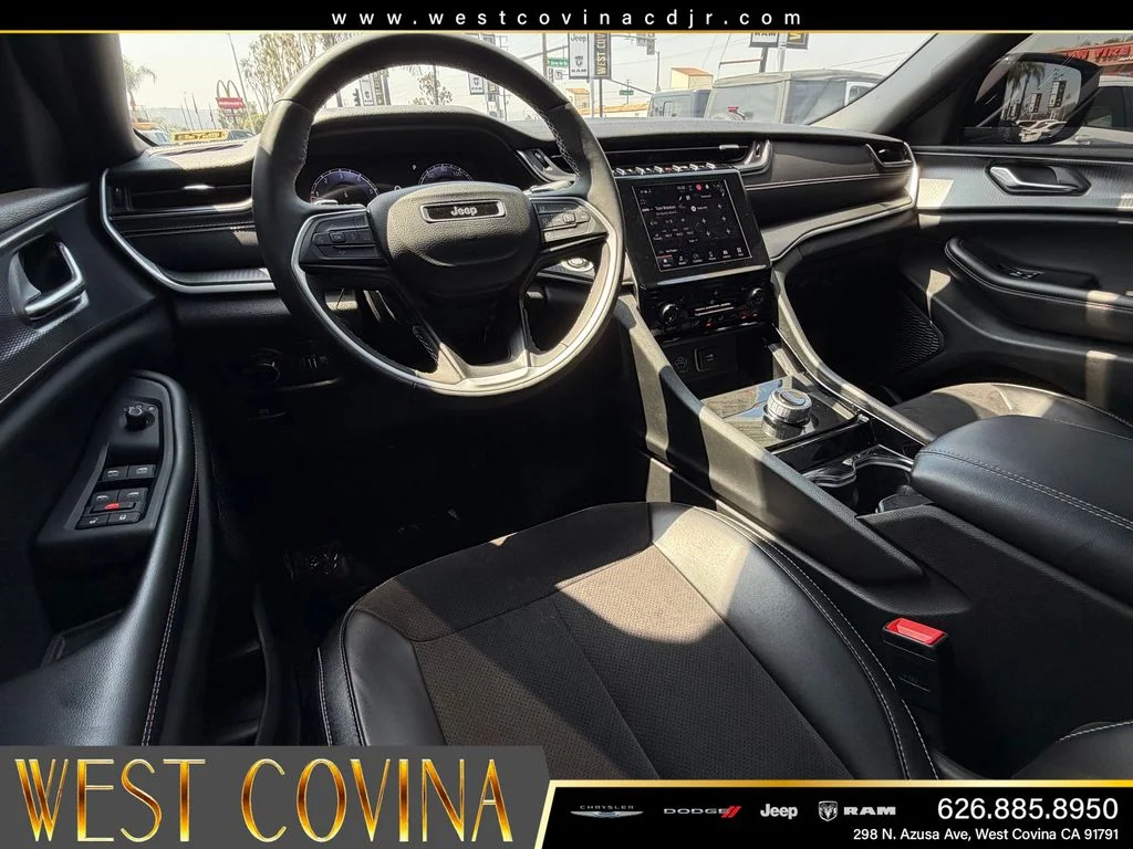 Used 2023 Silver Jeep Altitude image 26