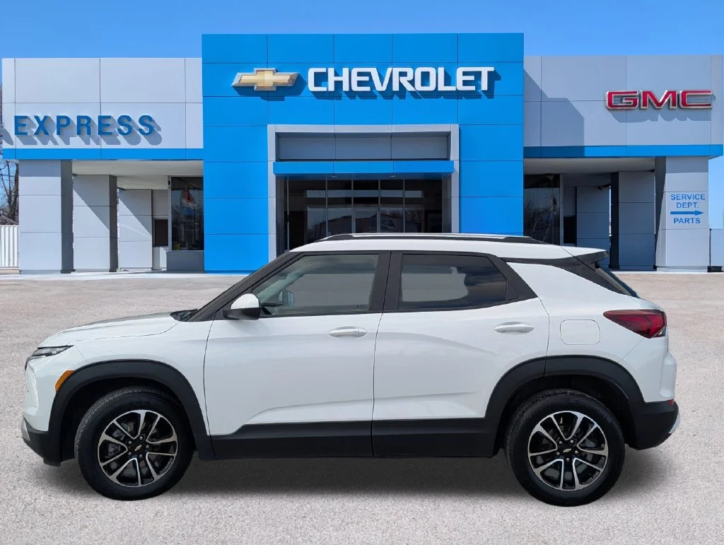 Used 2025 White Chevrolet LT image 6