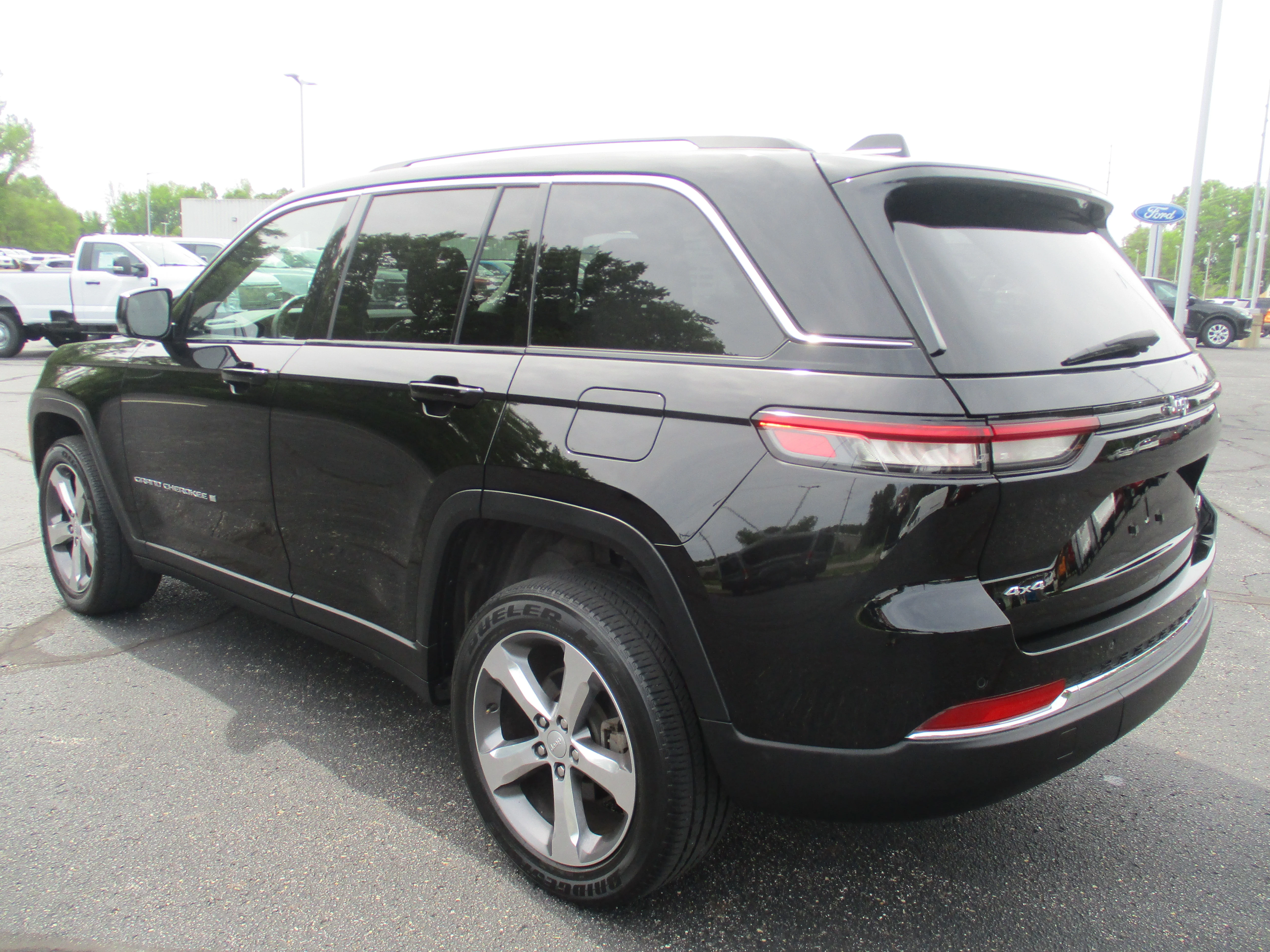 Certified Used 2022 Diamond Black Crystal Pearlcoat Jeep Limited image 55