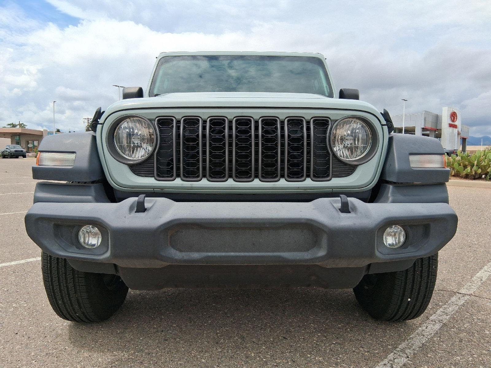 Used 2024 Earl Clearcoat Jeep Sport image 9